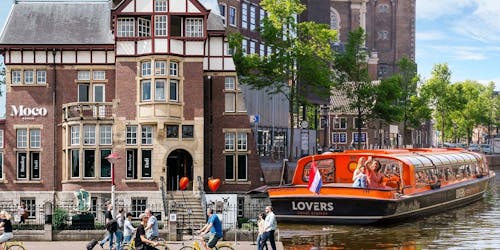 Moco Museum en 1 uur durende rondvaart door de grachten van Amsterdam